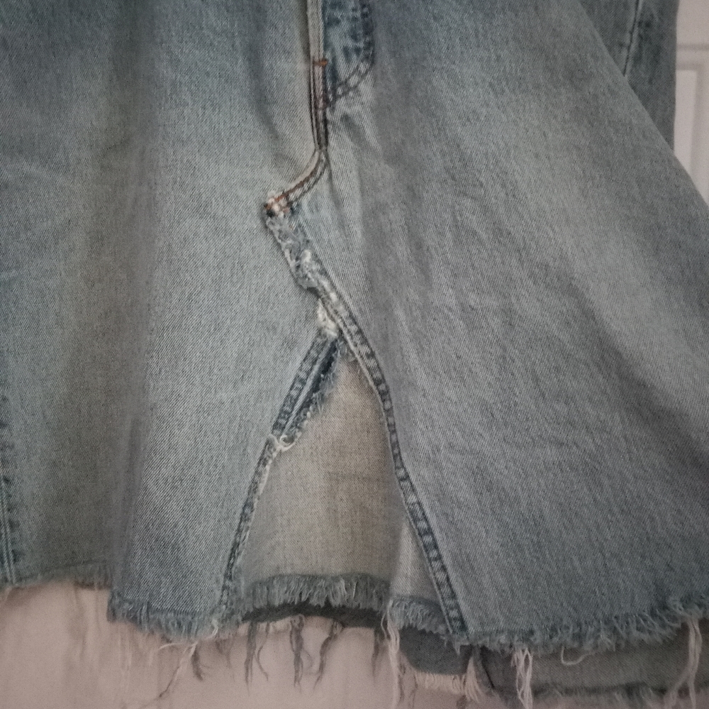 CUSTOM Levis Light Blue Denim Raw Hem Mini Skirt Womens sz 34 - Picture 3 of 8
